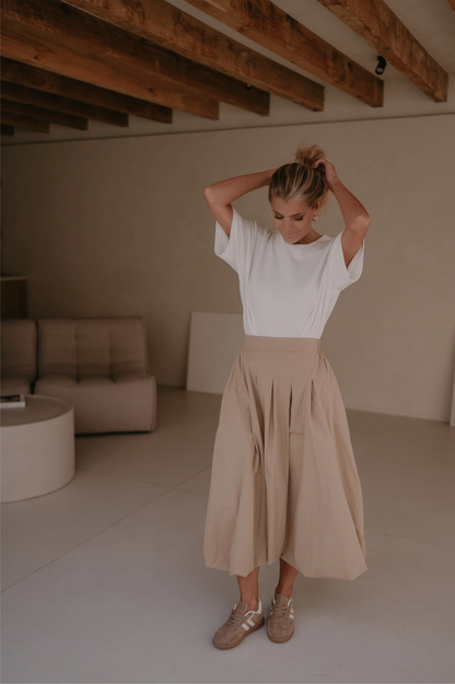 Cotton Beige Balloon Skirt with Elastic Waist – Modern and Comfortable Fit