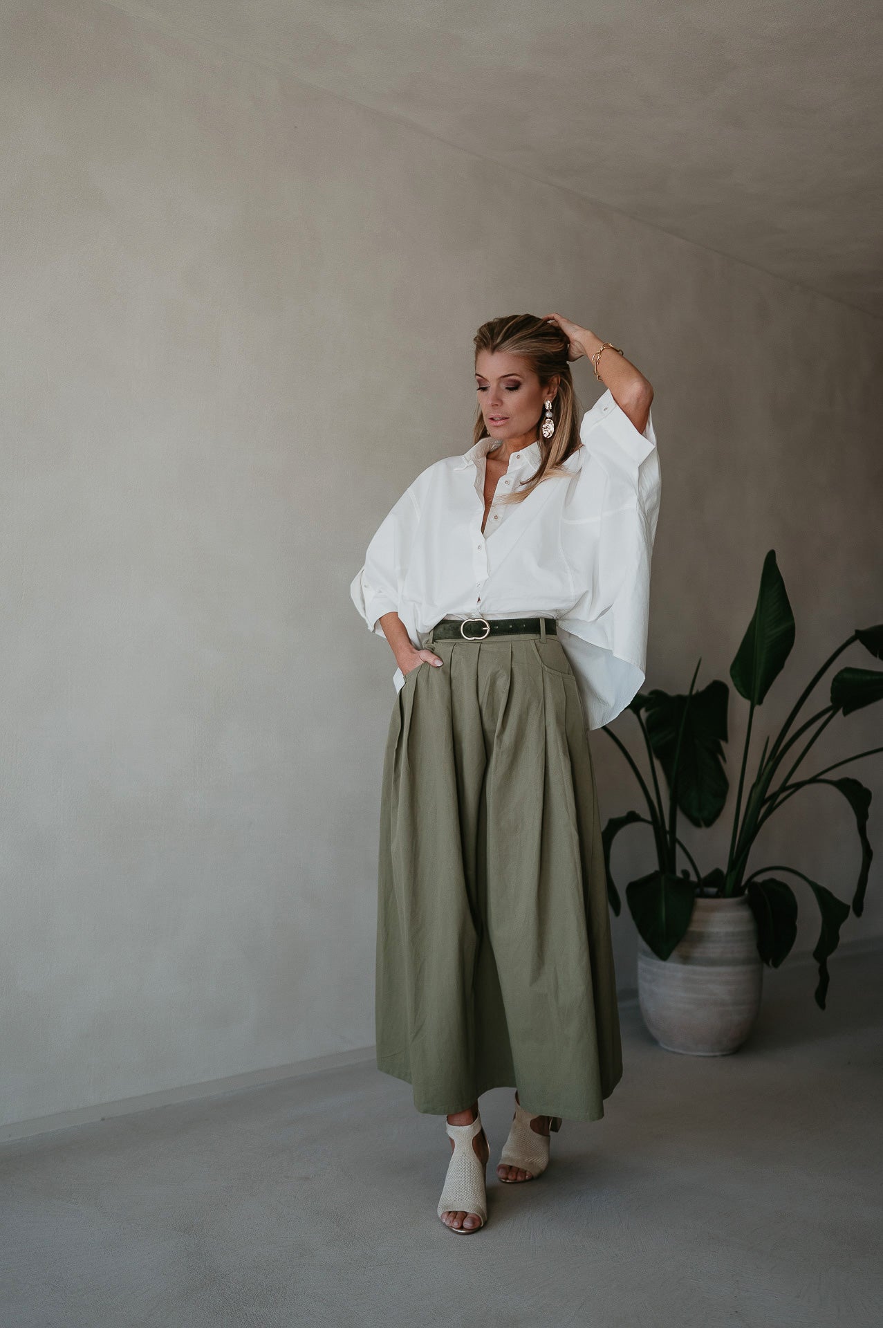 Long Khaki Cotton Skirt with Side Zipper – Comfortable Fit, Versatile Style, Available in S/M and M/L 2