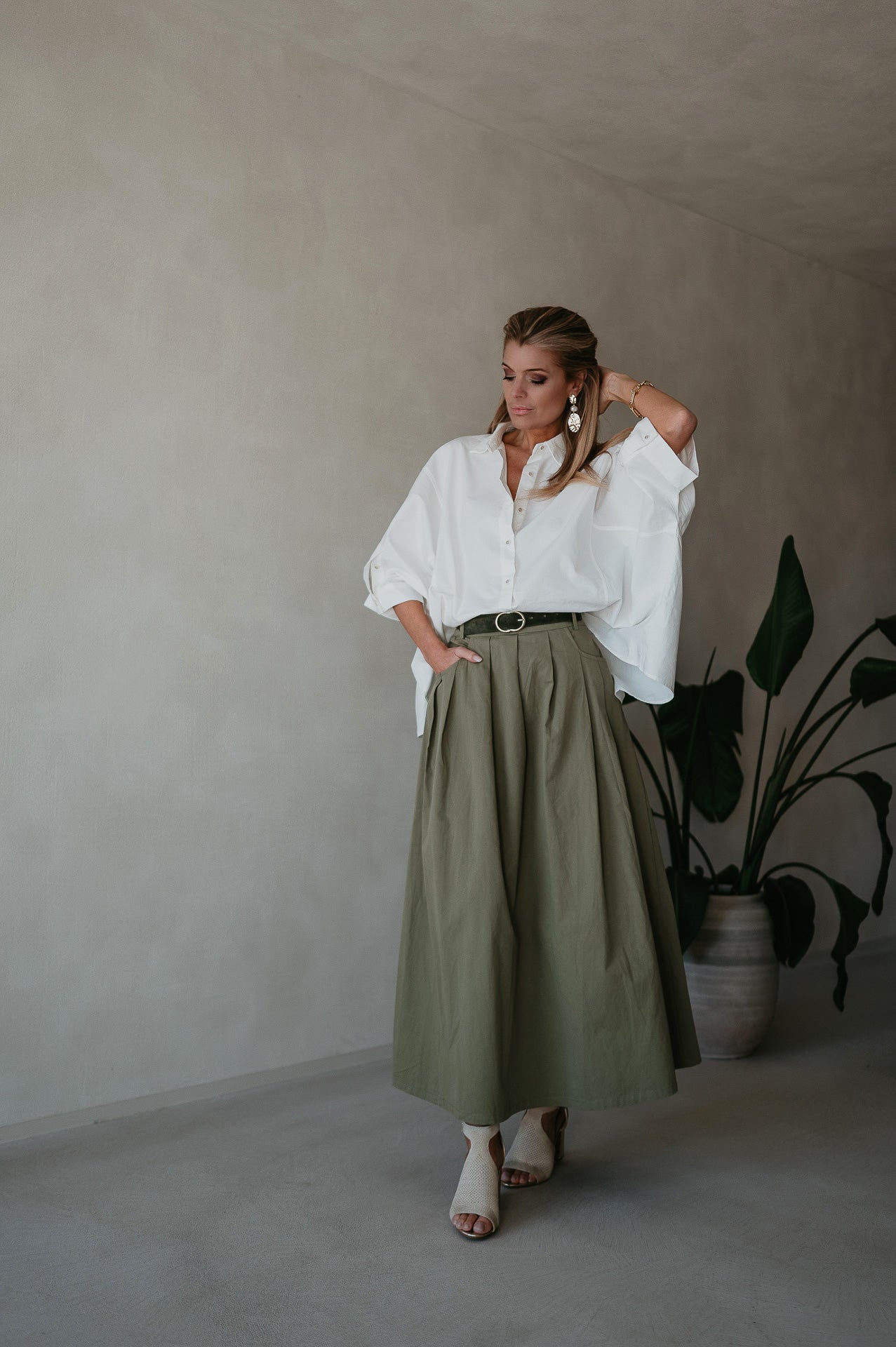 Long Khaki Cotton Skirt with Side Zipper – Comfortable Fit, Versatile Style, Available in S/M and M/L 3