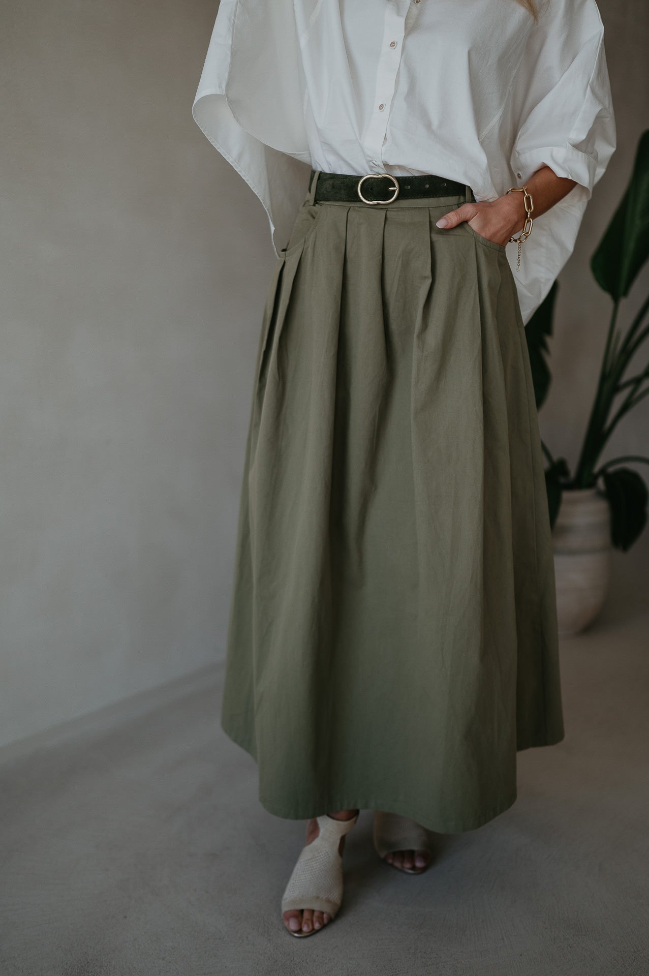 Long Khaki Cotton Skirt with Side Zipper – Comfortable Fit, Versatile Style, Available in S/M and M/L 5