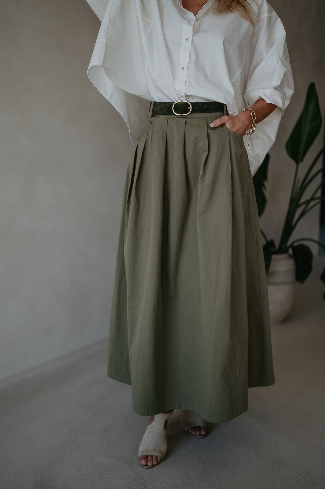Long Khaki Cotton Skirt with Side Zipper – Comfortable Fit, Versatile Style, Available in S/M and M/L 6